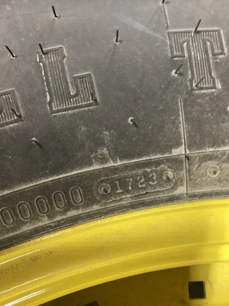 Take-Off IF380/80R38 149B Firestone RAT DT TL R-1W 95-100% On 12x38 Waffle 3 Bolt/Disc image 4