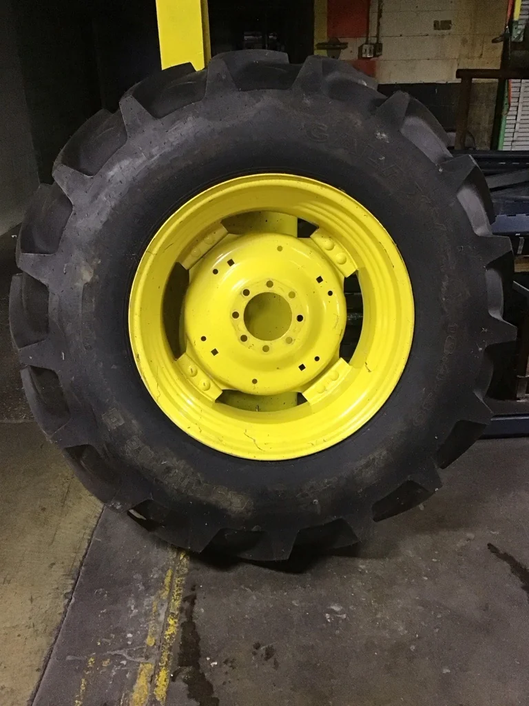 Take-Off 18.4-30 139A6/8 Galaxy Agritrac 2 TL R-1 95-100% on 15 X 30 8-8-6 GKN 4/2 Clamp Yellow