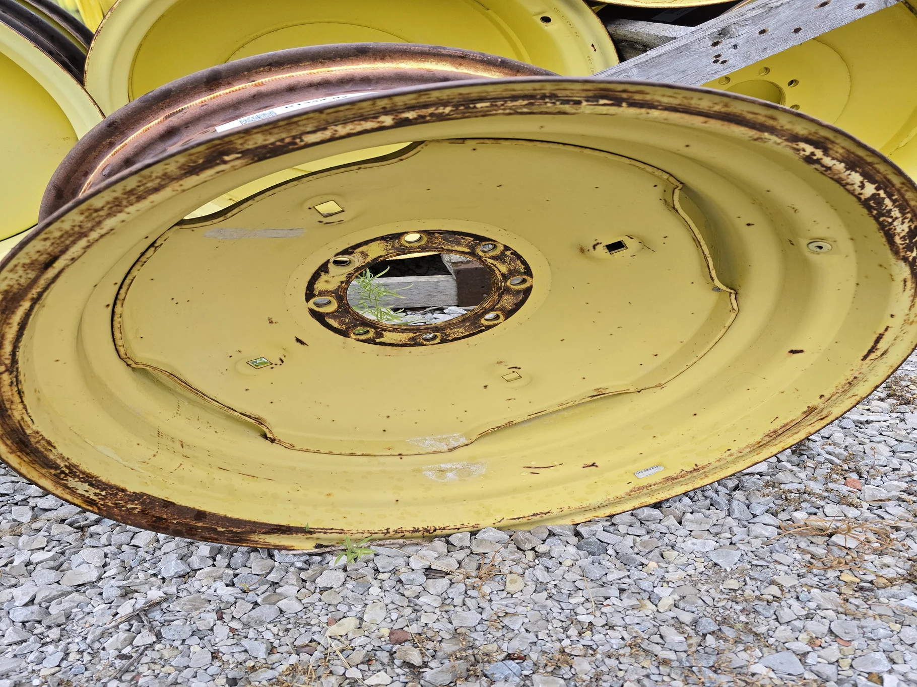 USED 16 X 26 8-8-6 YELLOW WHEEL image 2