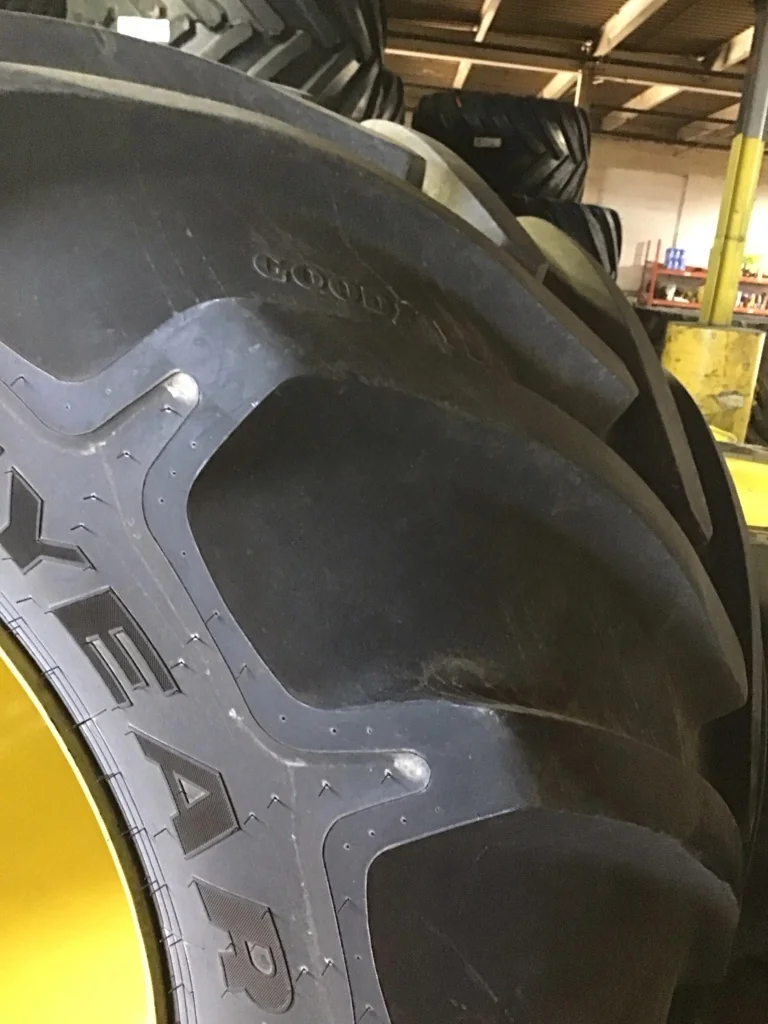 Used LSW 1000/45R32 184D Goodyear Optitrac TL R-1W 65-70% on 27 x 32 12-19.685-17.651 Solid Yellow image 5