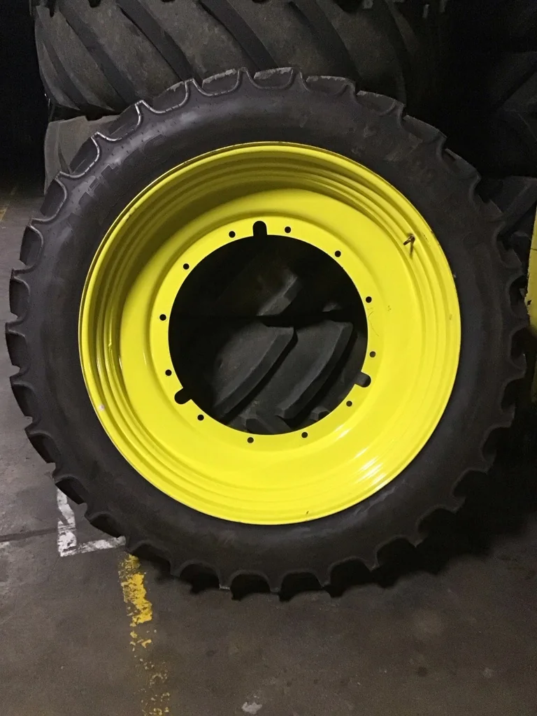 Take-Off 320/90R50 150A8 Mitas AC85 TL R-1W 95-100% on 10 X 50 12-32.047-30.078 Moveero R & R Yellow