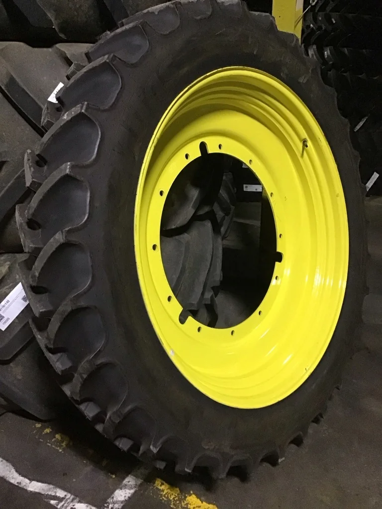 Take-Off 320/90R50 150A8 Mitas AC85 TL R-1W 95-100% on 10 X 50 12-32.047-30.078 Moveero R & R Yellow image 2