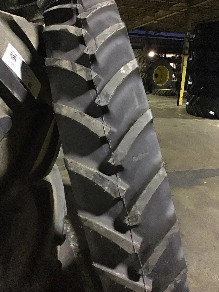 Take-Off 320/90R50 150A8 Mitas AC85 TL R-1W 95-100% on 10 X 50 12-32.047-30.078 Moveero R & R Yellow image 3