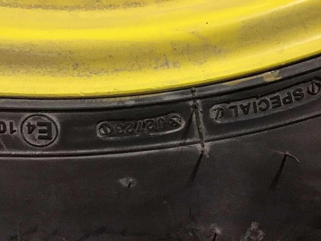 Take-Off 460/85R30 145A8 BKT Agri Max TL R-1W 95-100% on 15 x 30 8-8-6 4/2 Yellow Wheel (Assembly) image 4