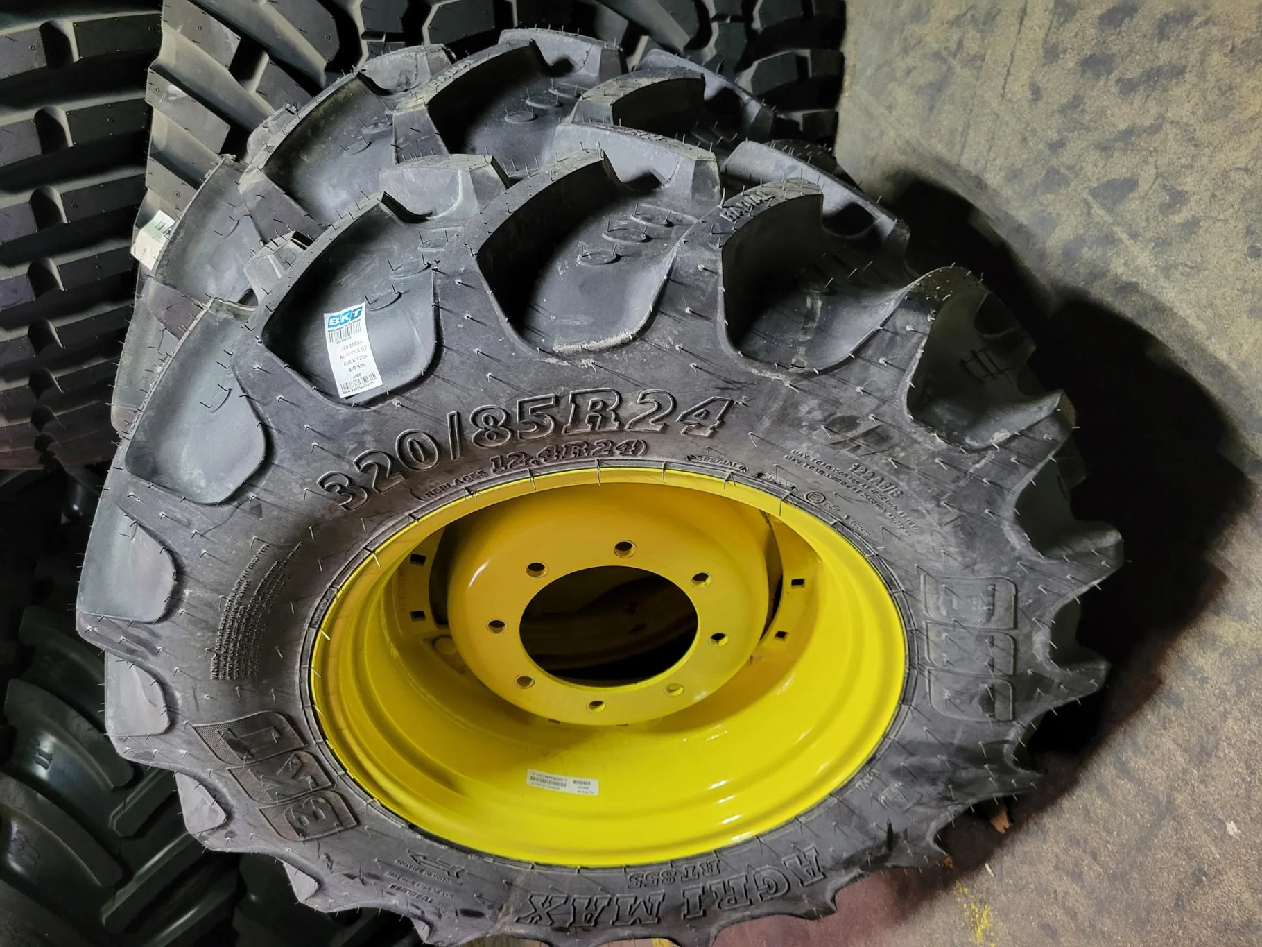 Take-Off 320/85R24 122A8 BKT Agri Max TL R-1W 95-100% on 10 x 24 8-10.82-8.78 Waffle 2 Bolt Yellow