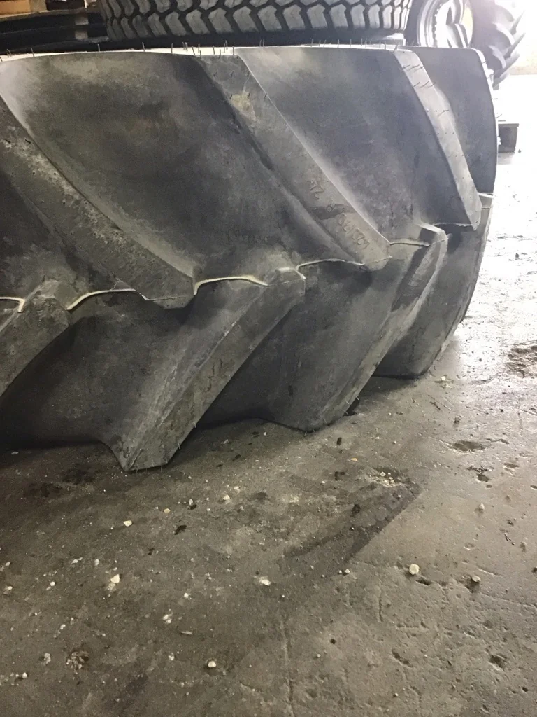Take-Off 420/70R24 130D Continental Tractor 70 TL R-1W 95-100% on 12 x 24 8-10.82-8.78 4/2 Rail image 2