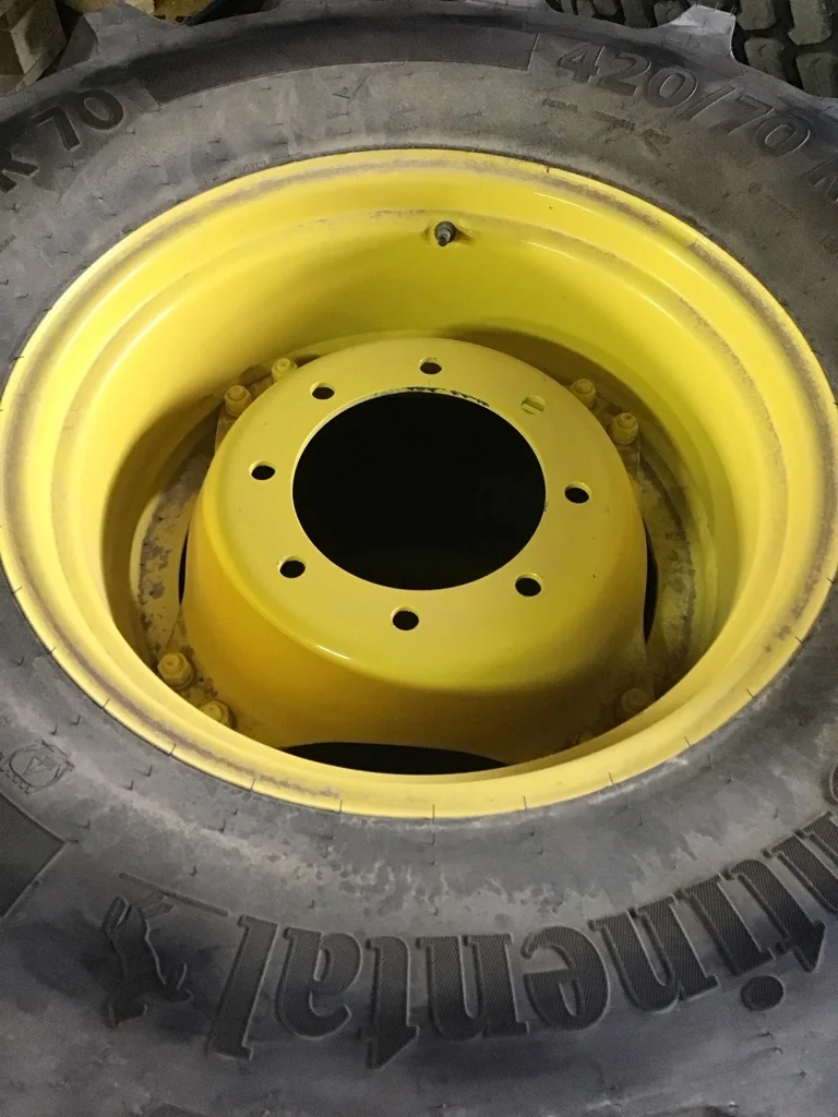 Take-Off 420/70R24 130D Continental Tractor 70 TL R-1W 95-100% on 12 x 24 8-10.82-8.78 4/2 Rail image 3