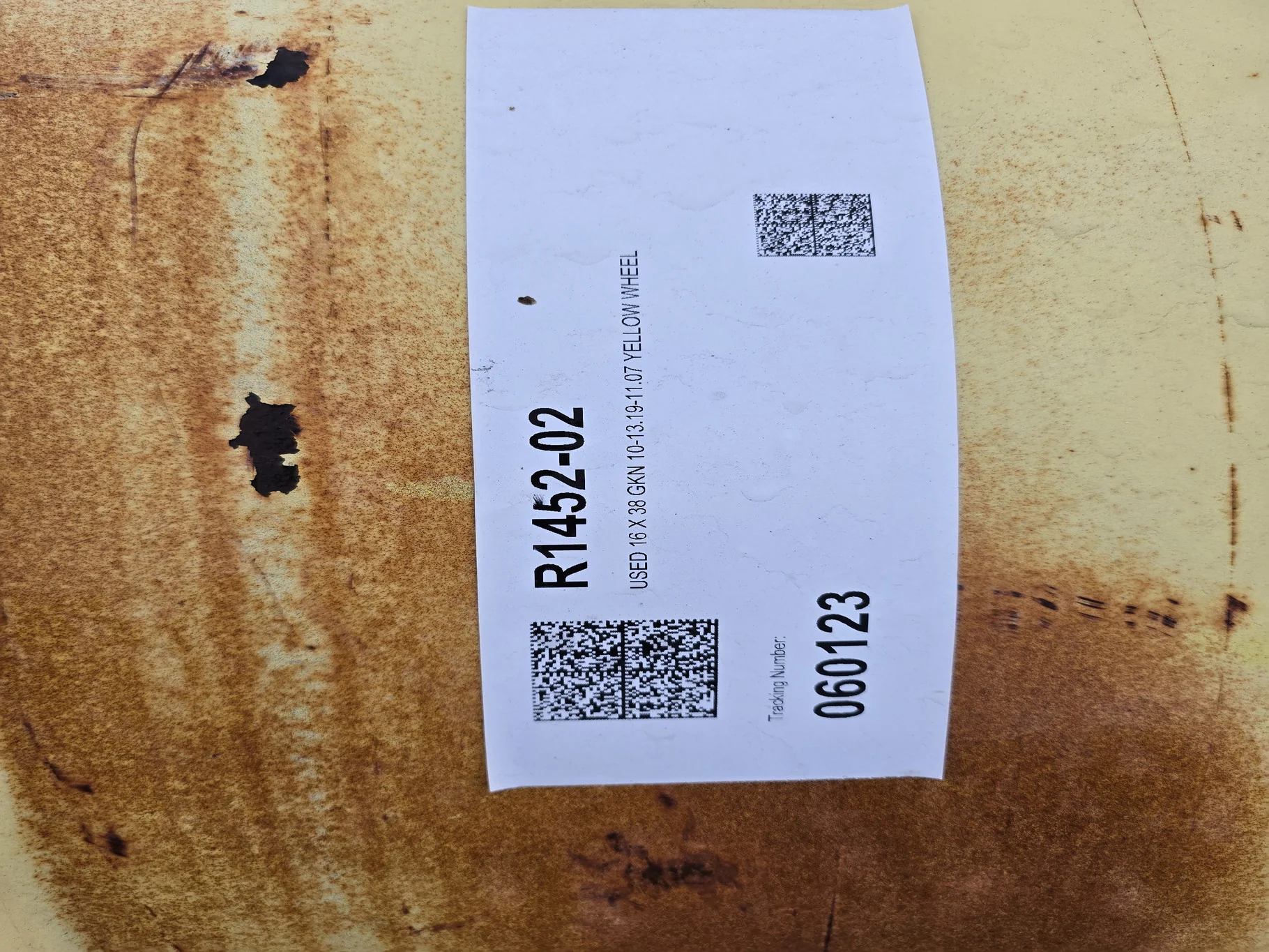 USED 16 X 38 GKN 10-13.19-11.07 YELLOW WHEEL