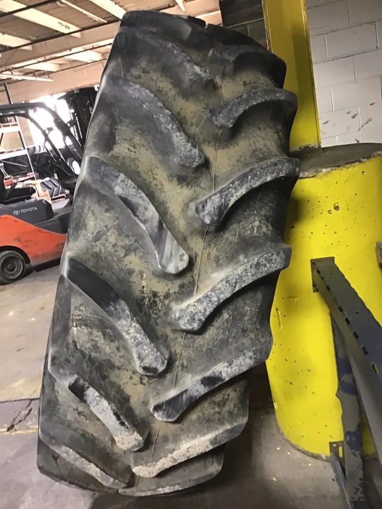 Used 620/70R42 160B Firestone Radial All Traction DT TL R-1W 65-70% on 20 x 42 12-32.047-30.078 R&R image 3