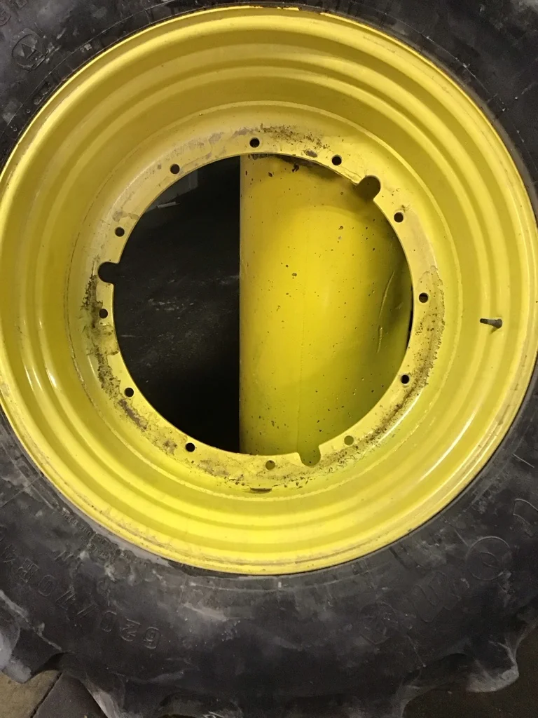 Used 620/70R42 160B Firestone Radial All Traction DT TL R-1W 65-70% on 20 x 42 12-32.047-30.078 R&R image 4