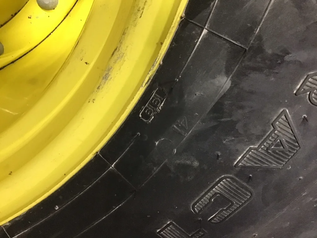Used 600/65R28 154D Firestone Maxi Traction TL R-1W on 18 x 28 10-13.19-11.07 Waffle 2 Bolt image 2