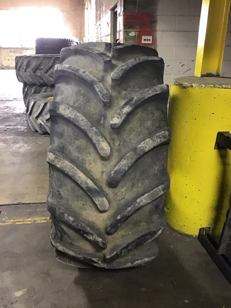 Used 600/65R28 154D Firestone Maxi Traction TL R-1W on 18 x 28 10-13.19-11.07 Waffle 2 Bolt image 3