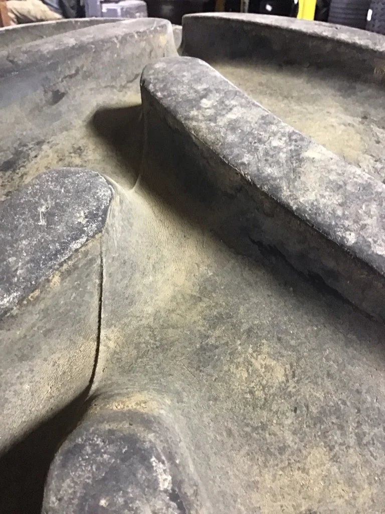 Used 600/65R28 154D Firestone Maxi Traction TL R-1W on 18 x 28 10-13.19-11.07 Waffle 2 Bolt image 5