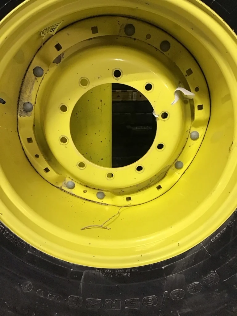Used 600/65R28 154D Firestone Maxi Traction TL R-1W on 18 x 28 10-13.19-11.07 Waffle 2 Bolt image 6