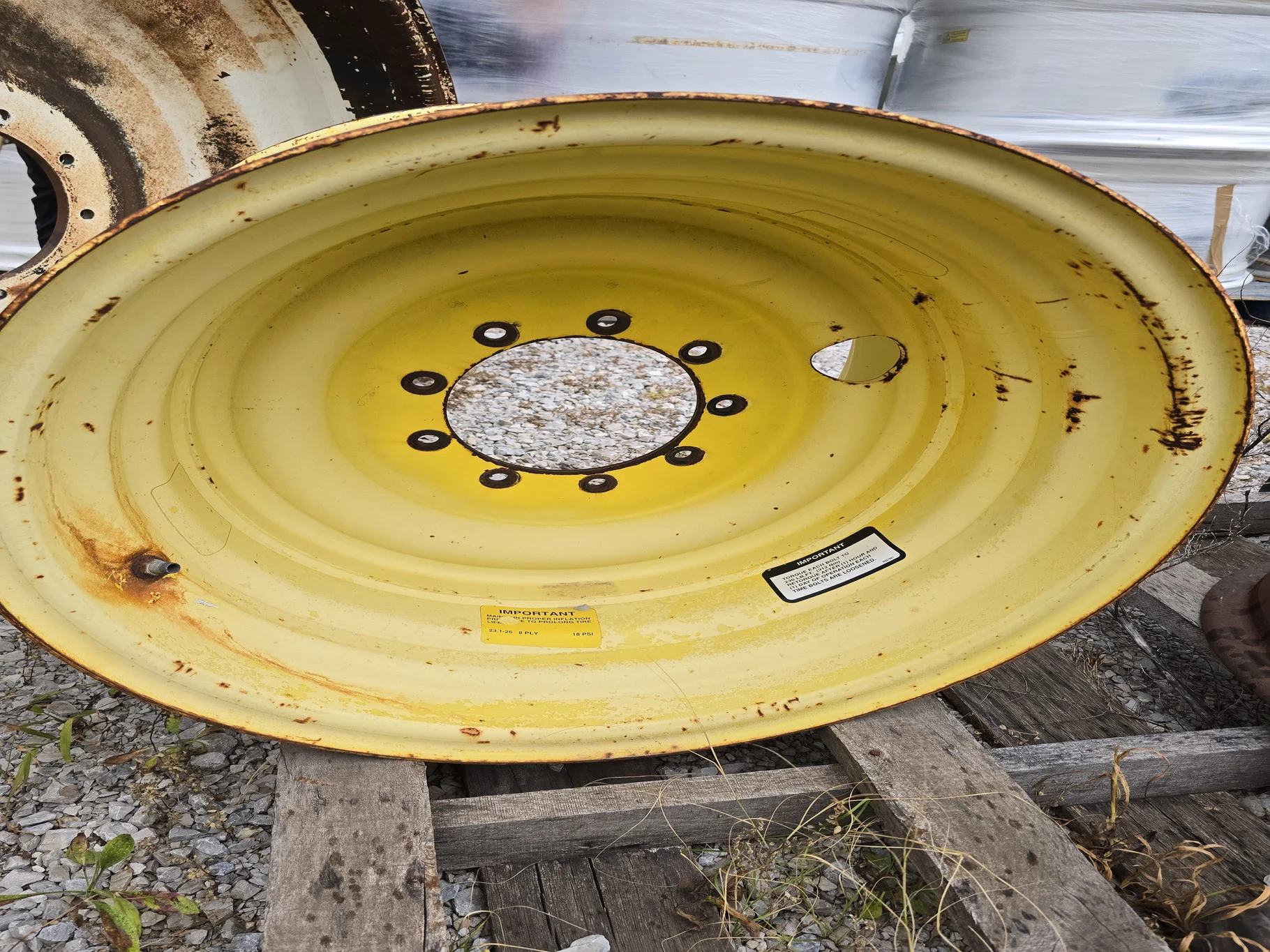 USED 20 X 26 9-9.5-7.95 -0.0OS YELLOW WHEEL image 2