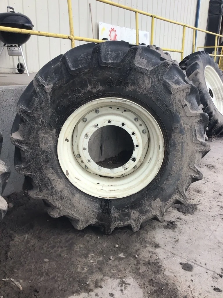Used 600/70R30 152A8 Goodyear Optitrac DT824 TL R-1W 80-85% On 20 x 30 (12-16.732-14.620) Waffle