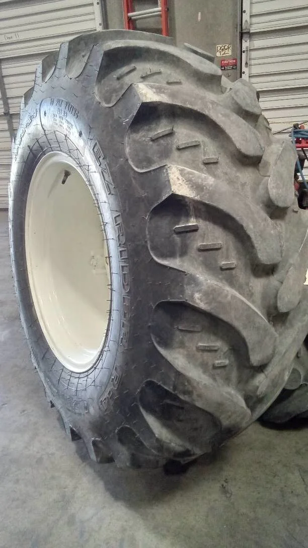 Used 19.5L24 10PLY Galaxy Ez Rider YL R-4 80-85% On 15 x 24 (8-8-5.94)  Clamp Wheel/Disc image 2