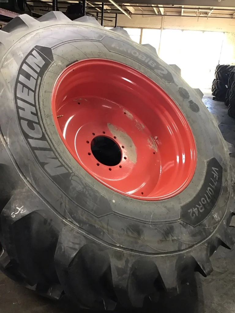 Take-Off VF710/75R42 184D Michelin AxioBib 2 TL R-1W 95-100% on 25 x 42 10-13.19-11.07 Dual image 3