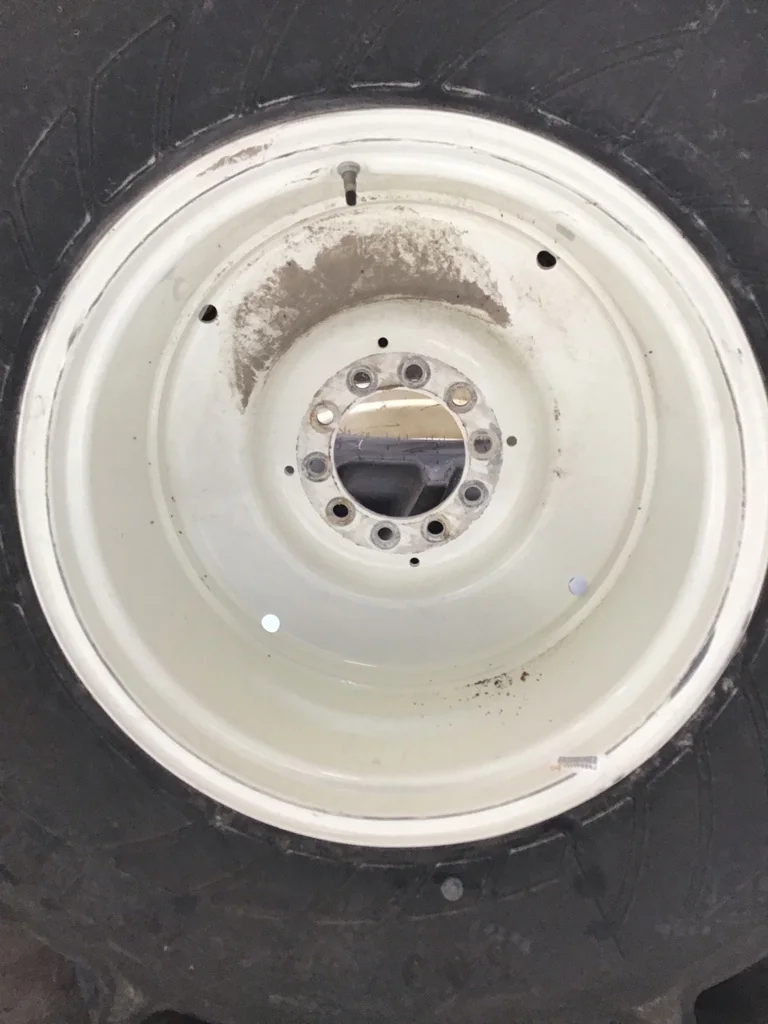 Take-Off 600/65R28 156A8 Mitas AC65 TL R-1W 95-100% on 18 x 28 10-8.858-6.92 NH White Solid Wheel image 3