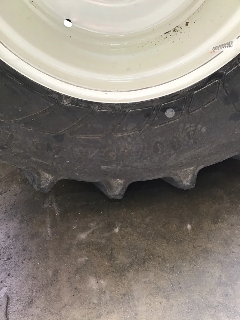 Take-Off 600/65R28 156A8 Mitas AC65 TL R-1W 95-100% on 18 x 28 10-8.858-6.92 NH White Solid Wheel image 5