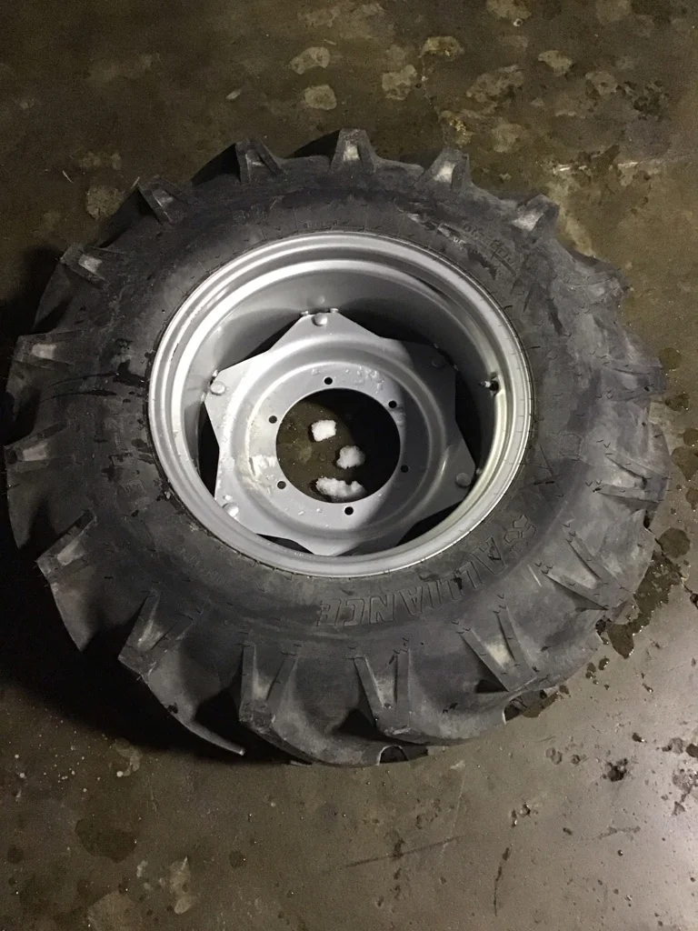 Take-Off 13.6-24/8 Alliance 324 TT R-1 95-100% on 12 x 24 6-11.220-9.853 6 Clamp Silver Wheel w/Disc image 2