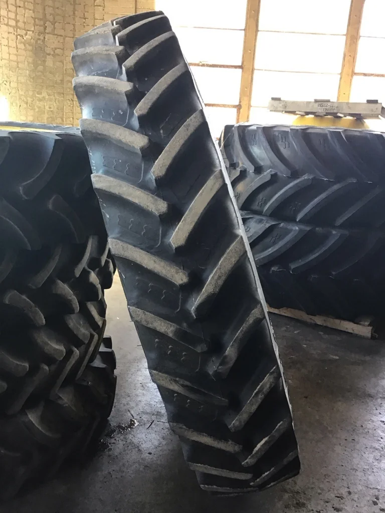 Take-Off 380/90R54 158A8 BKT Agri Max RT945 TL R-1W 95-100% on 12 x 54 12-32.047-30.078 R&R Yellow image 2