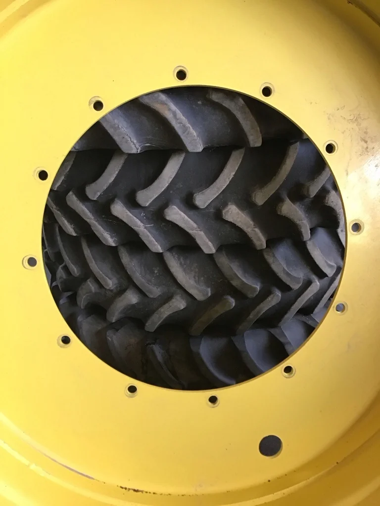 Take-Off 380/90R54 158A8 BKT Agri Max RT945 TL R-1W 95-100% on 12 x 54 12-32.047-30.078 R&R Yellow image 3