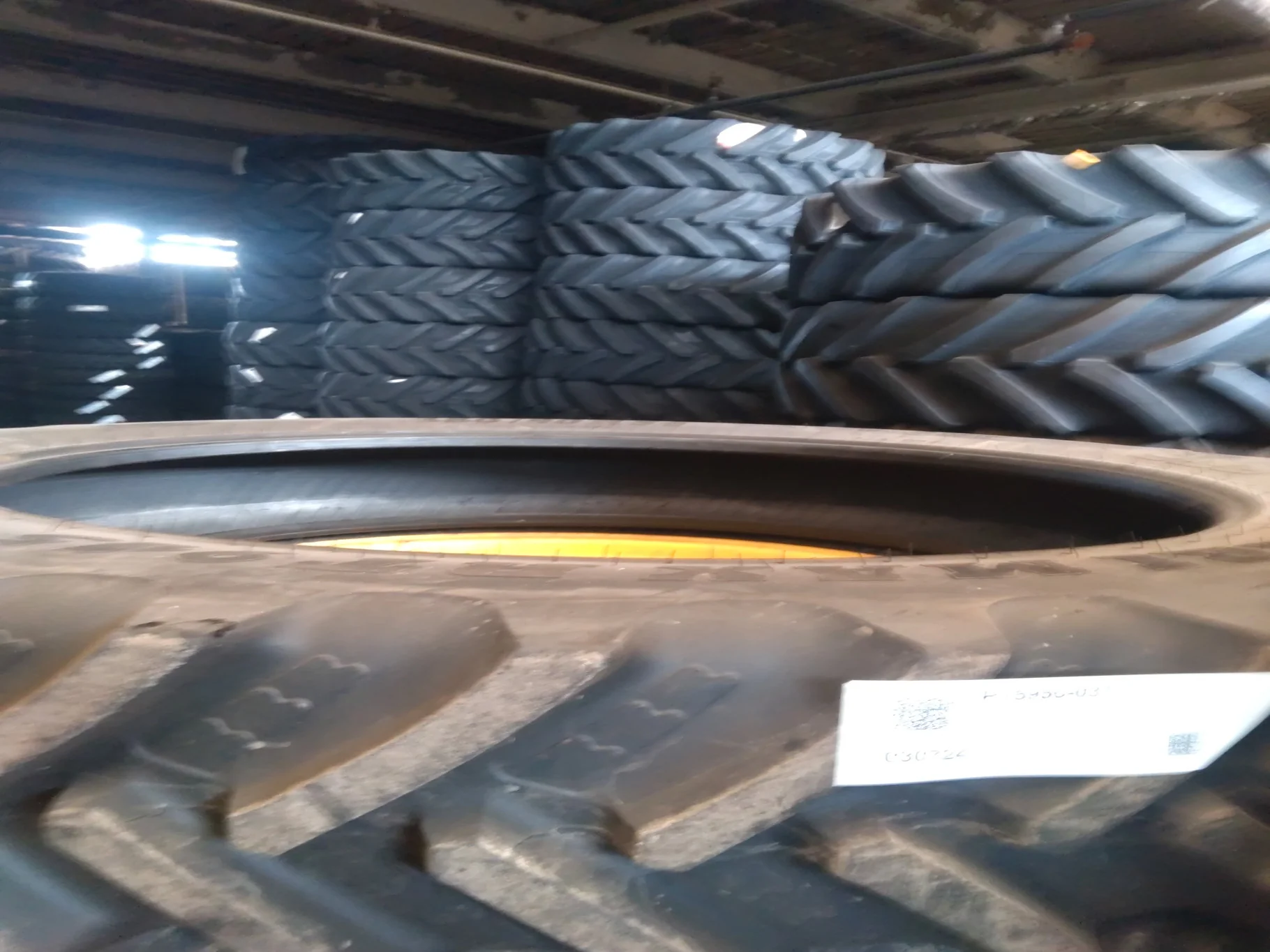 Take-Off 380/90R54 158A8 BKT Agri Max RT945 TL R-1W 95-100% image 3