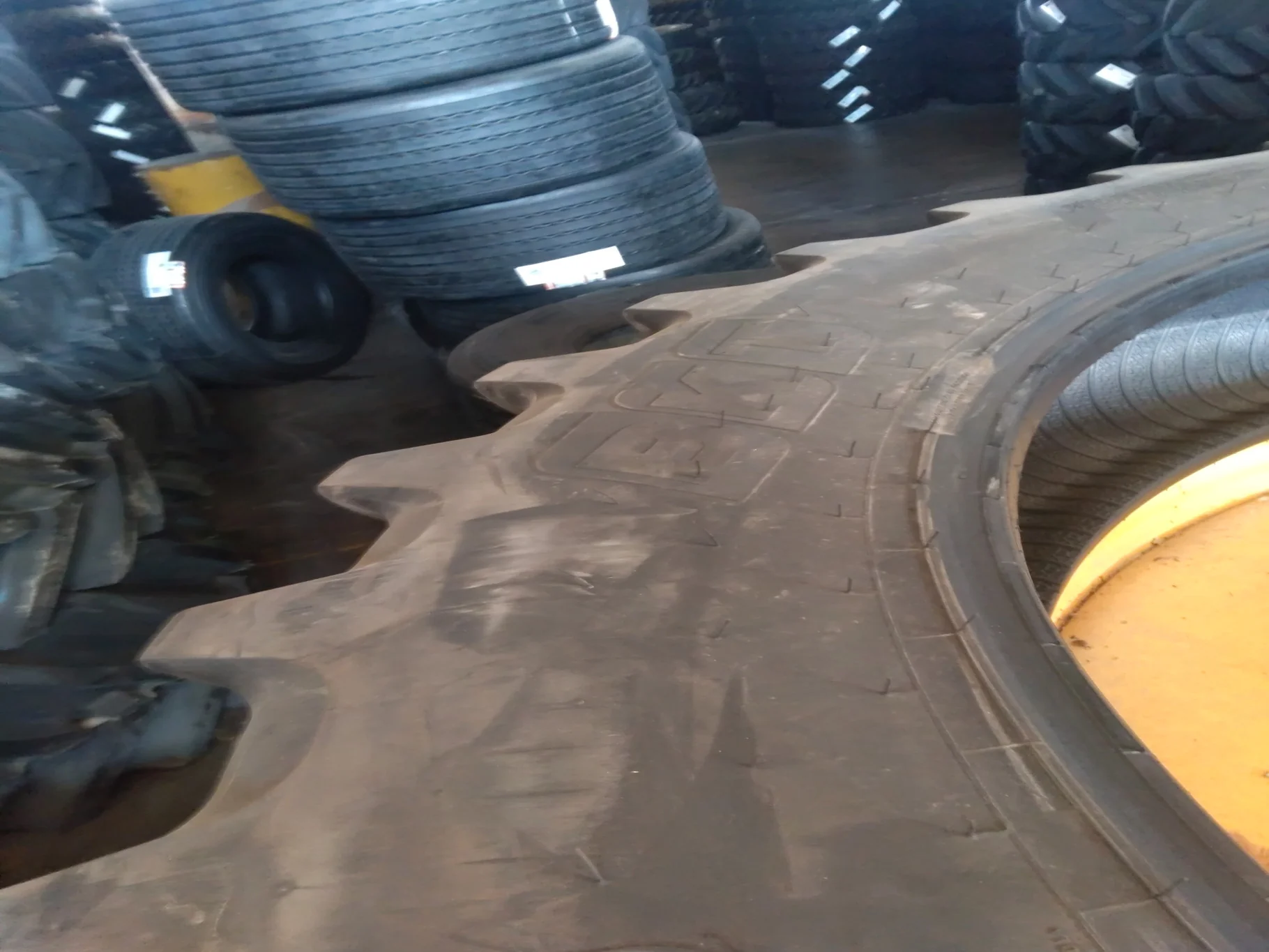 Take-Off 380/90R54 158A8 BKT Agri Max RT945 TL R-1W 95-100% image 4