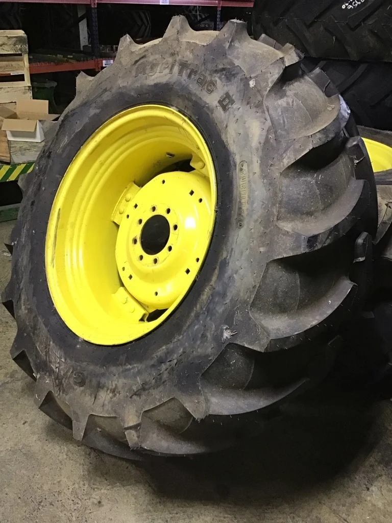 Take-Off 16.9-28/6 Titan Hi-Traction Lug TL R-1 95-100% on 15 x 28 8-8-6 WIL 4/2 Clamp Yellow Wheel image 3