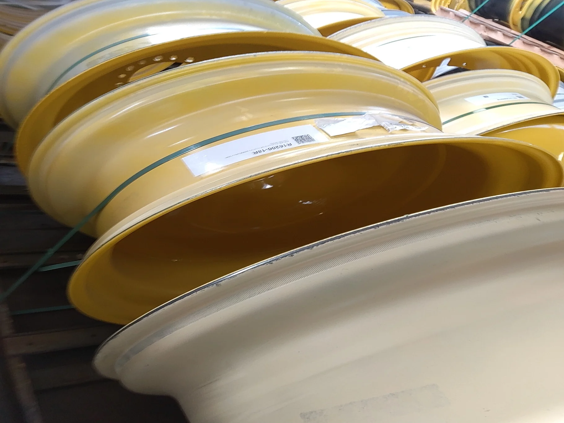 REFURB 18 x 42 10-13.187-11.07-14.4 (INSIDE) DOLLY DUAL YELLOW WHEEL image 4