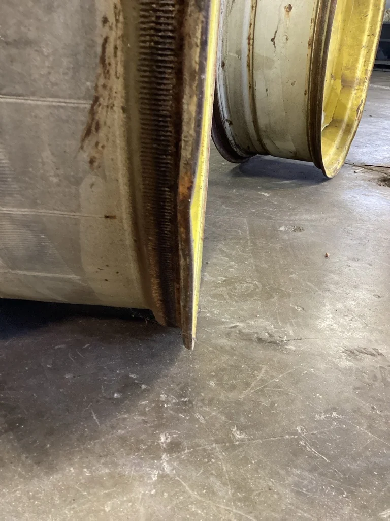 Used 14 x 38 9-9.50-7.92 Dual Yellow Wheel image 4