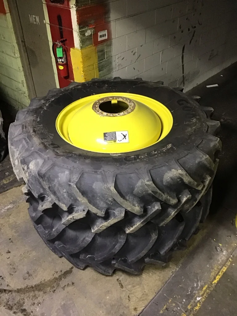 Take-Off 580/85R42 168D Goodyear Optitrac TL R-1W 95-100% on 18 x 42 20-13.189-11.07-15.56 Dolly