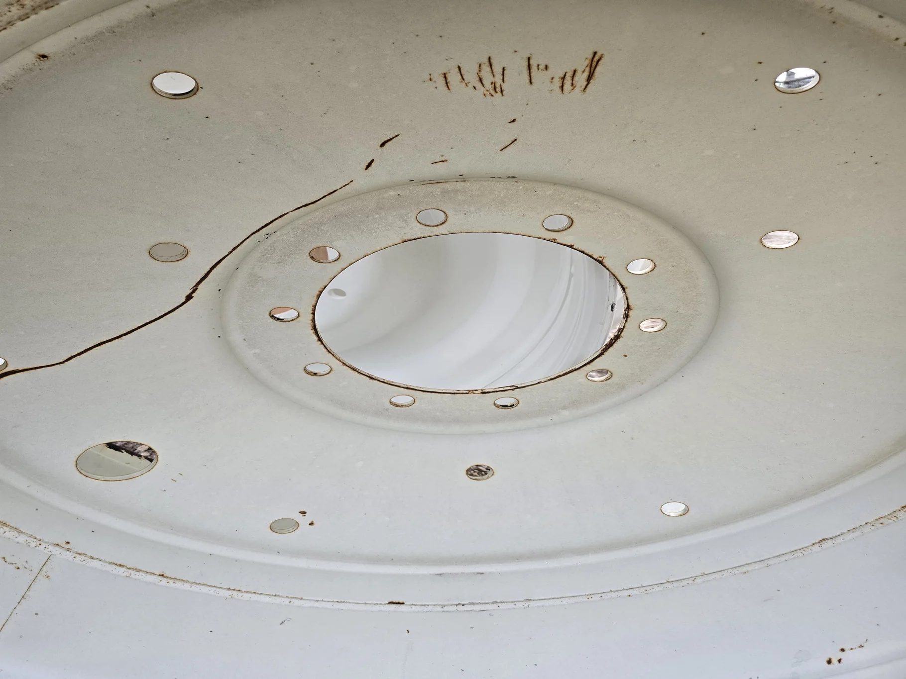 USED 18 X 38 10-13.19-11.04 DUAL WHITE WHEEL image 2