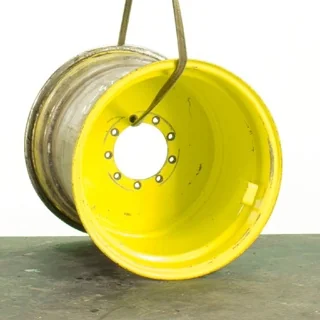 USED 25 X 26 9-9.5-7.95 -10.0BS SPRAYER YELLOW WHEEL