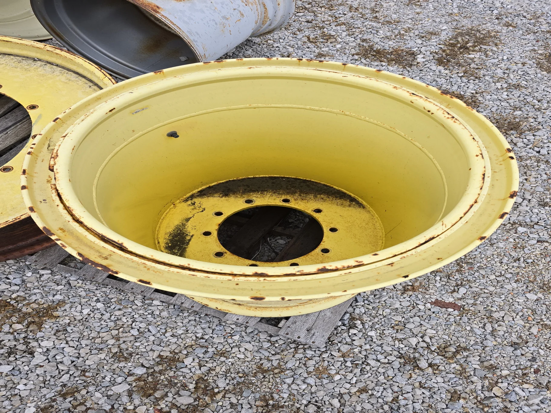 USED 36 X 25 10-13.19-11.07-12 B.S. YELLOW WHEEL image 2