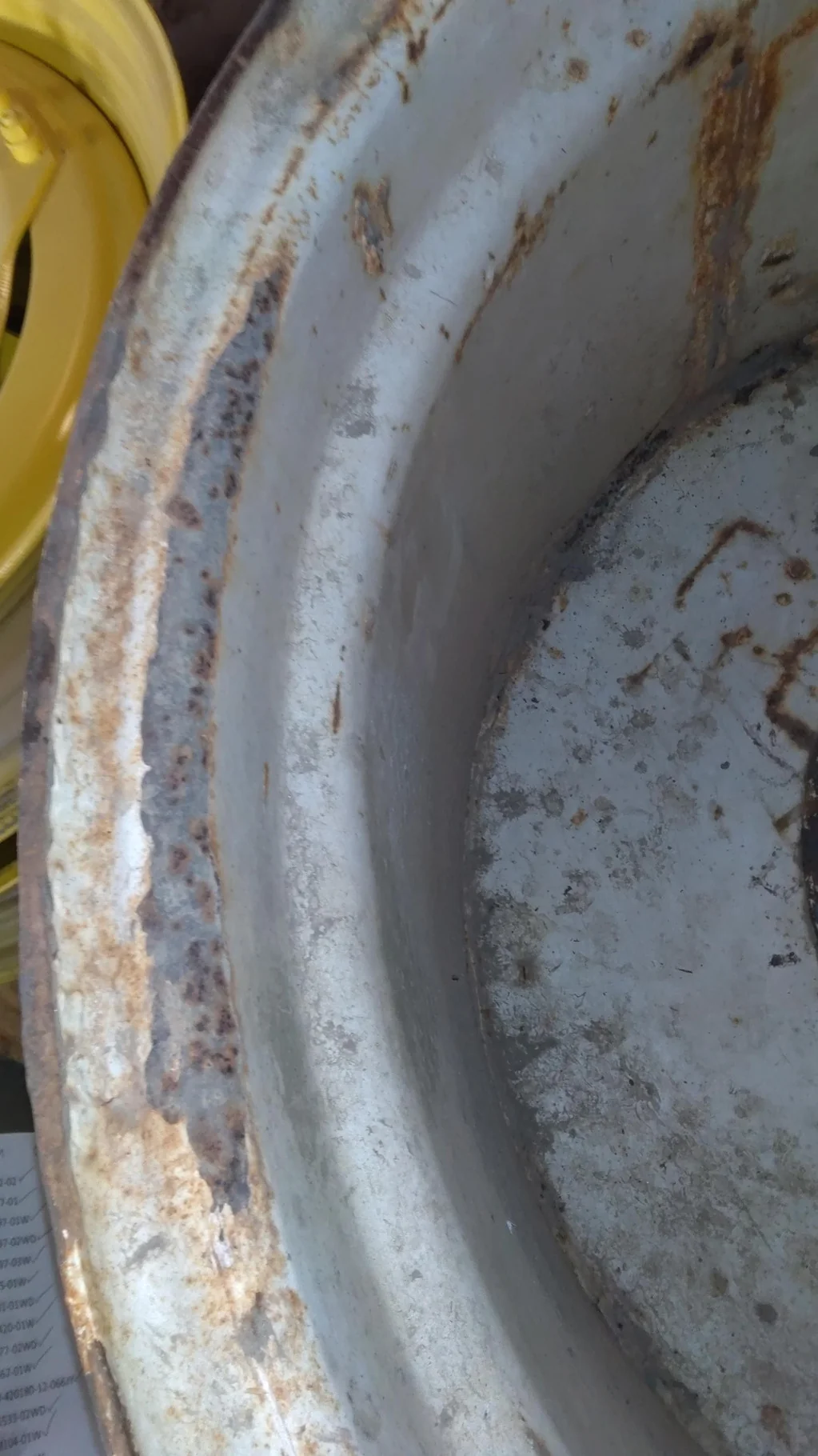 Used  27 x 32 10-13.19-11.07 Flat Plate White Wheel image 3