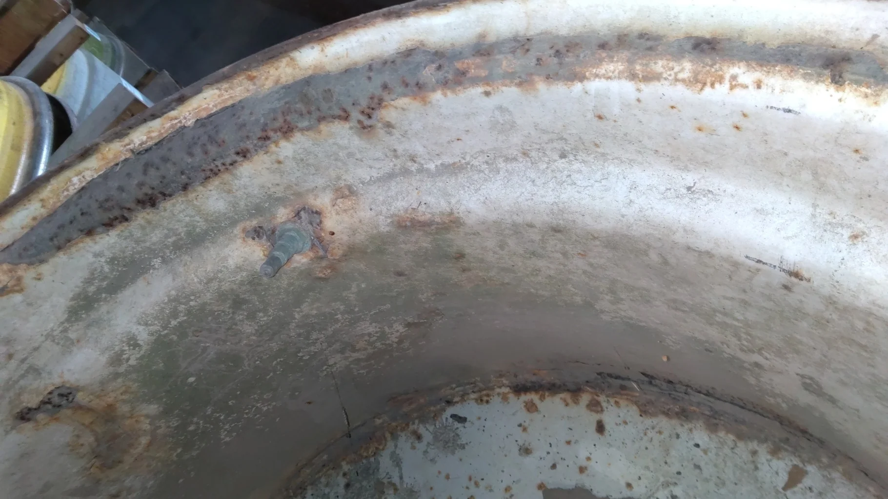Used  27 x 32 10-13.19-11.07 Flat Plate White Wheel image 5