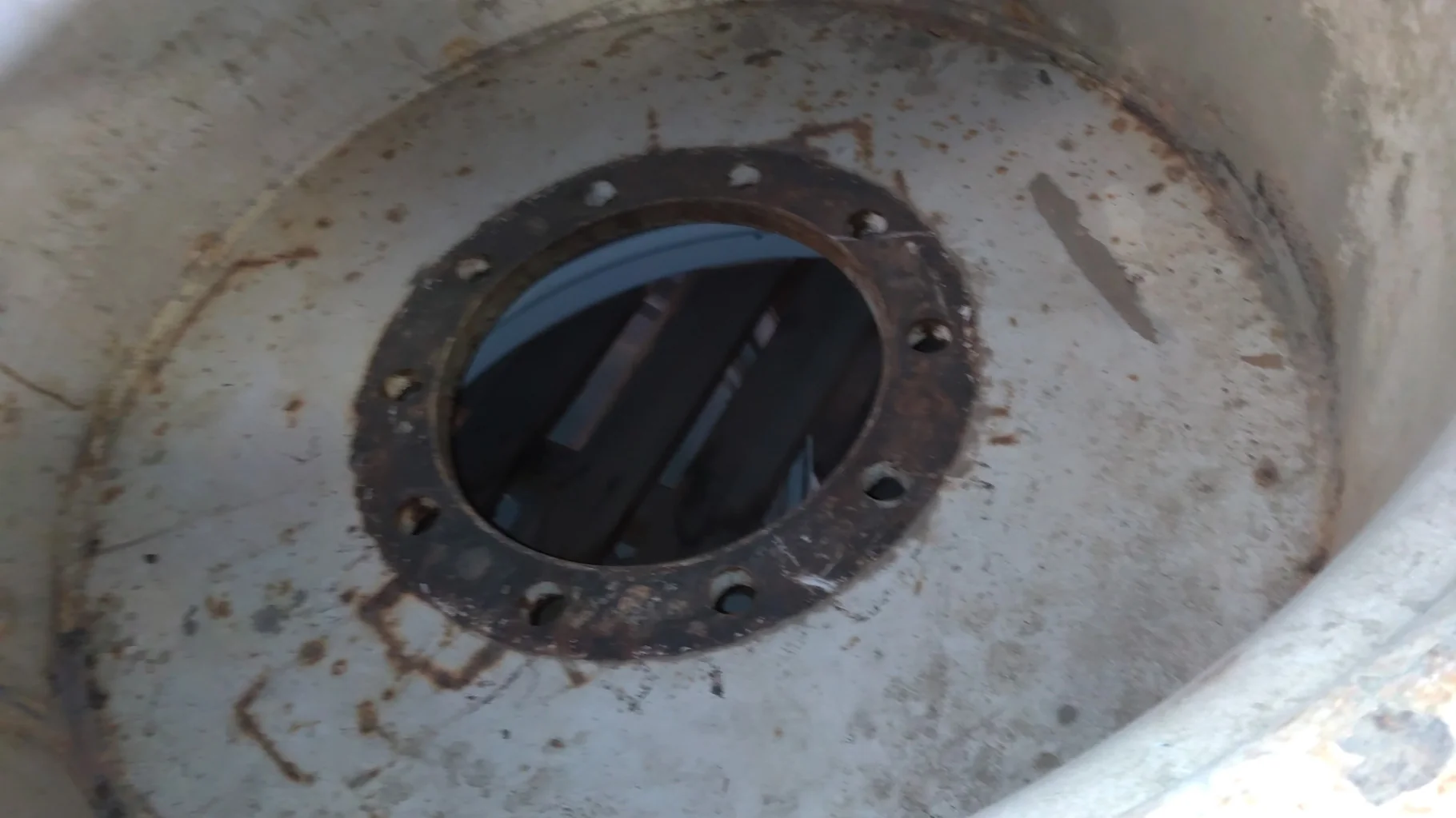Used  27 x 32 10-13.19-11.07 Flat Plate White Wheel image 7