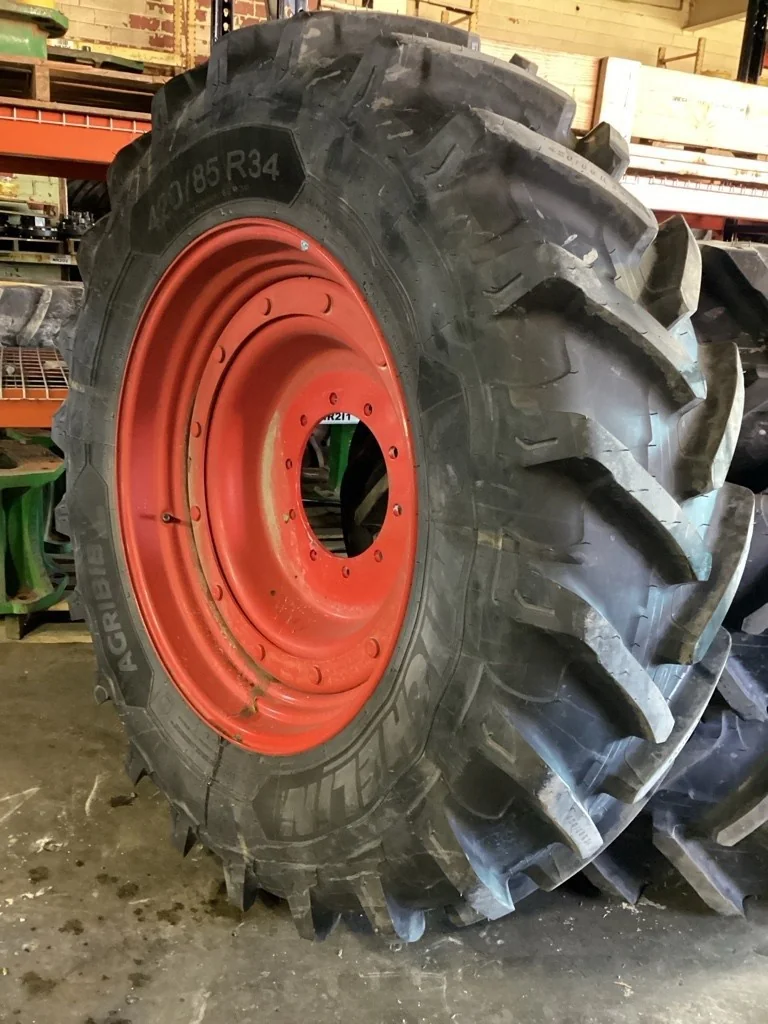 Take-Off 420/85R34 147A8 Michelin Agribib ll TL R-1W 95-100% On 13 x 34(10-13.19-11.07) R&R Wheel/Di image 2
