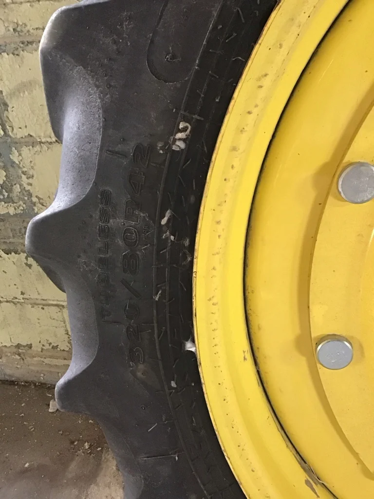 Used 320/80R42 141A8 Goodyear Super Traction DT800 TL R-1W 70-75% on 10 x 42 10-13.19-11.07 R&R image 2