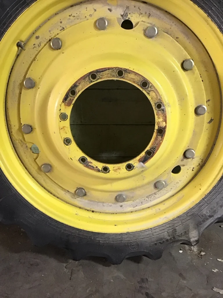 Used 320/80R42 141A8 Goodyear Super Traction DT800 TL R-1W 60-65% on 10 x 42 12-16.732-14.640 R&R image 3
