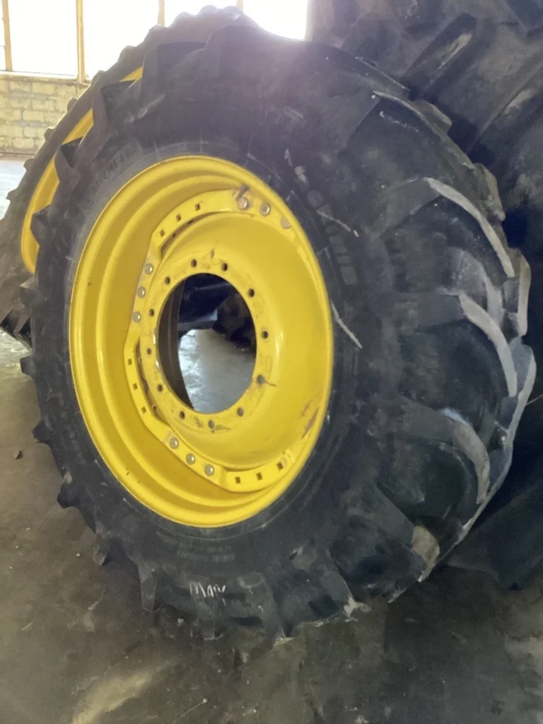 Used 420/85R34 147A8 Michelin Agribib TL R-1W 50-55% On 15 x 34 12-16.732-14.620 Waffle 3 Bolt/Disc