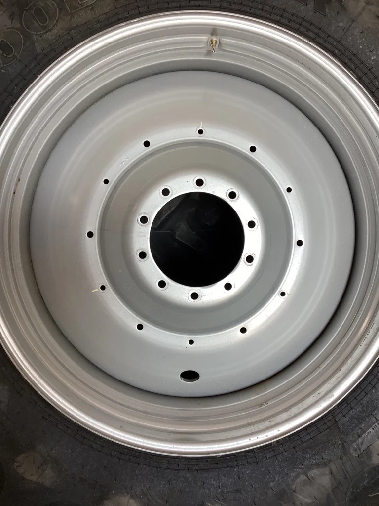 Take-Off 520/85R46 169A8 Goodyear Special Sure Grip TL R-2 95-100% on 16 x 46 Dual wheel image 2
