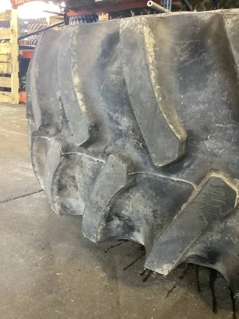 Take-Off 23.1R26 166B Firestone RAT 23 TL R-1 95-100% On 20 x 26 (8-8-6) JD Combine Wheel image 3