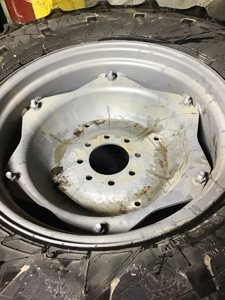 Take-Off 480/65R28 136D Mitas AC65 TL R-1W 95-100% on 14 x 28 8-8-5.625 6 Clamp Agco Silver image 3
