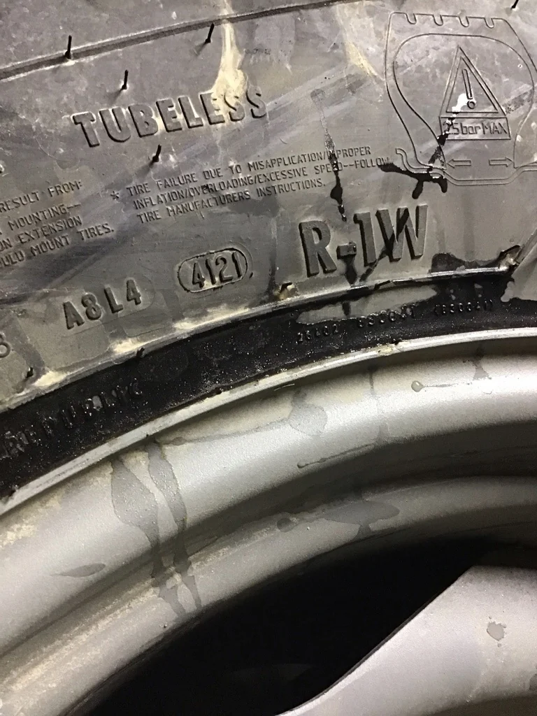 Take-Off 480/65R28 136D Mitas AC65 TL R-1W 95-100% on 14 x 28 8-8-5.625 6 Clamp Agco Silver image 4