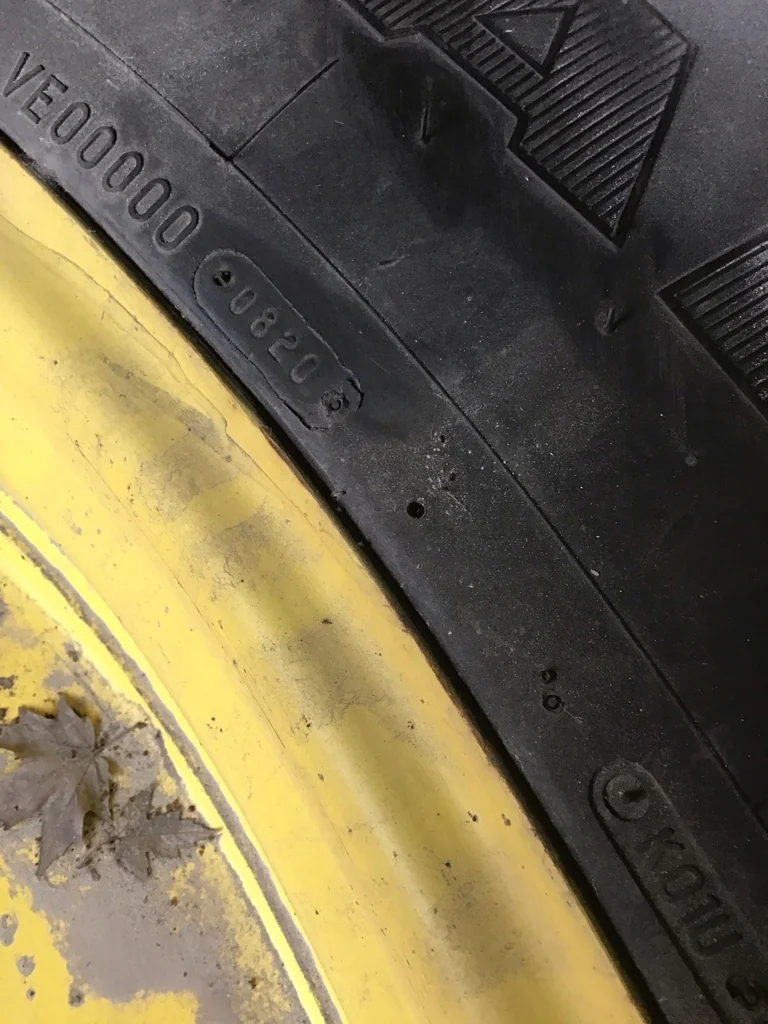 Used 380/90R54 152A8 Firestone Radial 9000 TL R-1W 85-90% on 12 x 54 12-32.047-30.078 R&R Yellow image 3