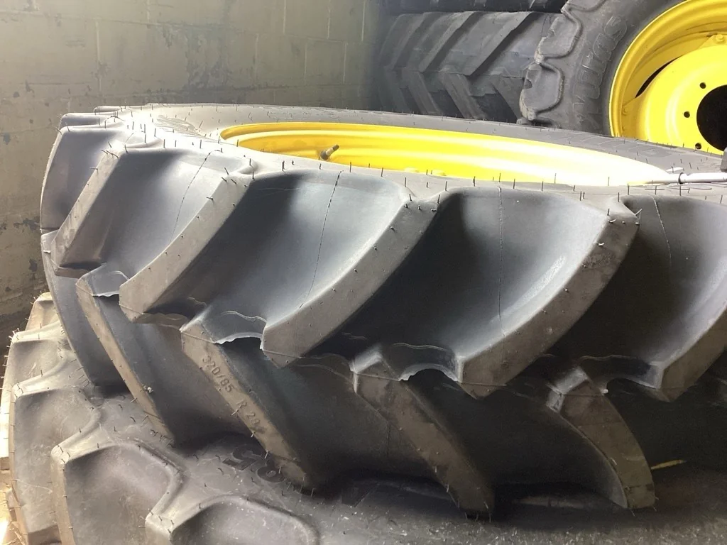 Take-Off 320/85R28 124A8 Mitas AC85 TL R-1W 95-100% On 10 x 28 (8-10.82-8.78) JD 4/2 Rail/Disc image 3