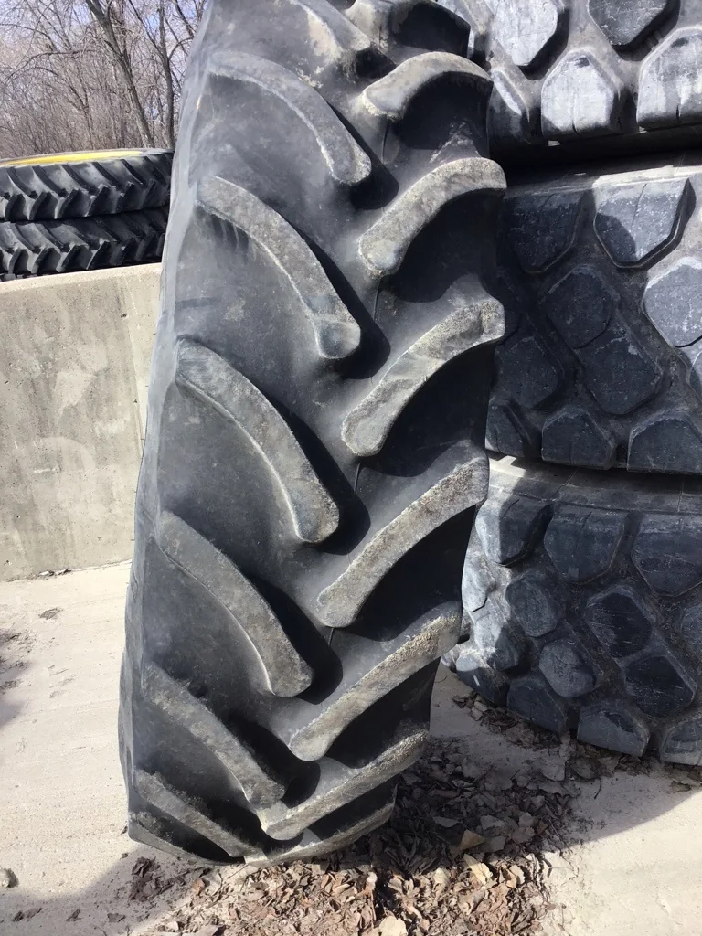 Used IF420/85R38 153B Firestone RAD DT TL R-1W 60-65% on 15 X 38 14-33.25 3 Bolt Waffle Silver image 4